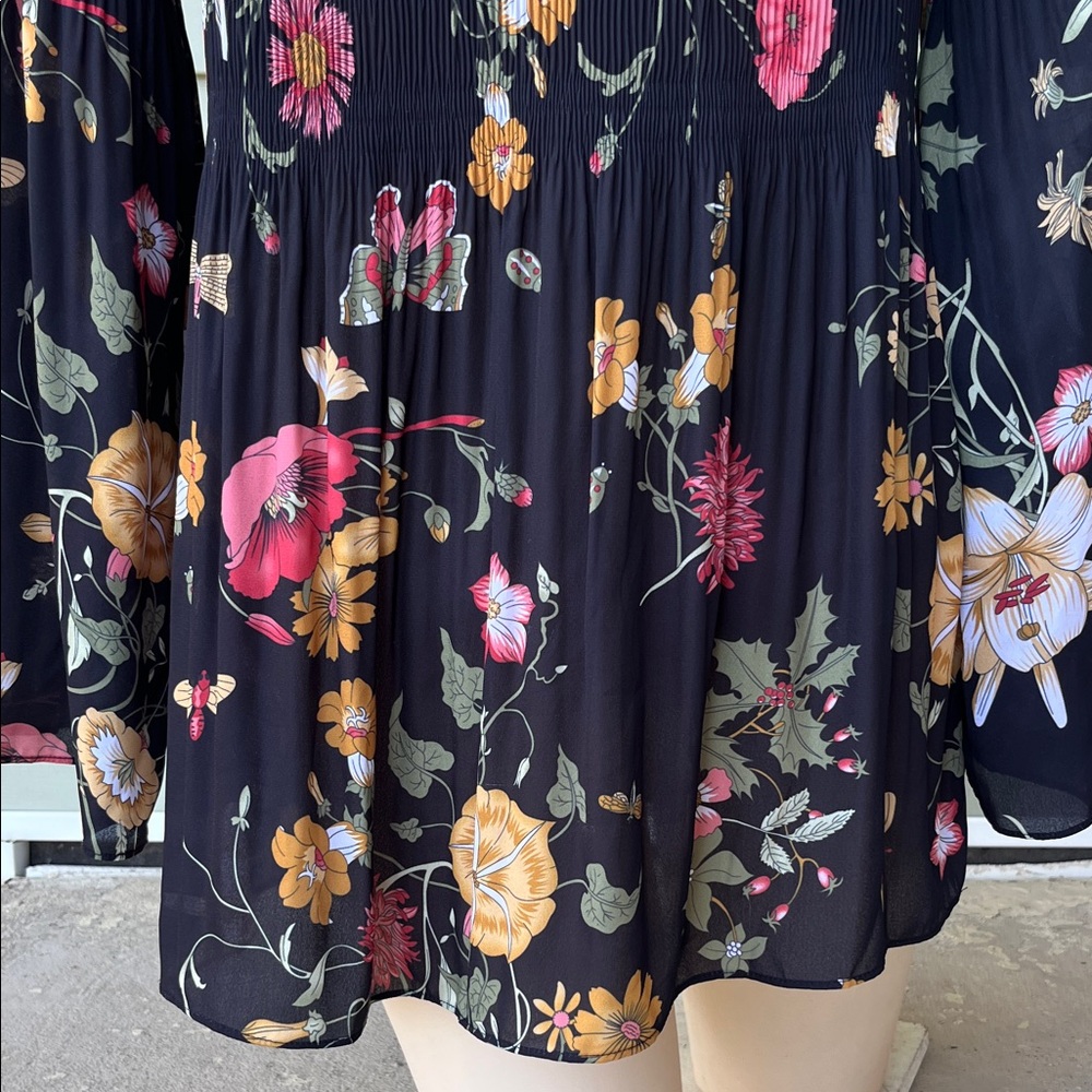 Like new Charlie Black Floral Long Sleeve blouse - Picture 11 of 15